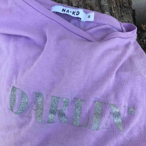  - Lila t-shirt från Linn Ahlborgs kollektion med nakd💜💜💜💜