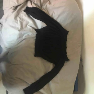  - Off shoulder tröja från GinaTricot, Stretchigt tyg.