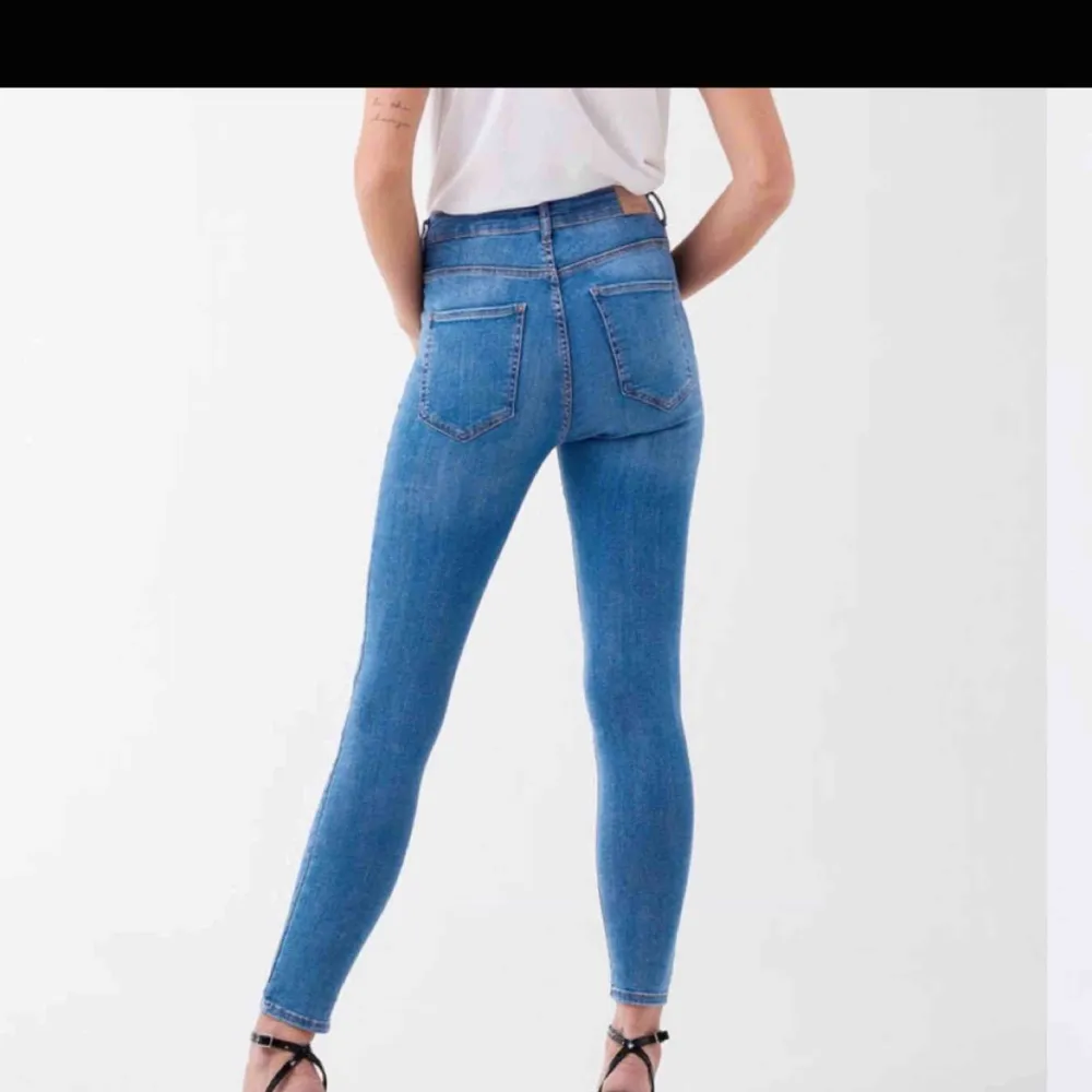 ”MOLLY highwaist jeans” från ginatricot i storlek XS. Använda 2 gånger, alltså superfint skick. Inga hål, slitningar eller töjningar. I princip lika nya som från butiken. EJ SÅLDA. Jeans & Byxor.