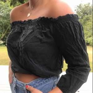  - En jättefin offshoulder topp från brandy Melville! Köparen står för frakten!! 