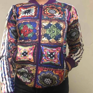  - En färgglad tjocktröja från adidas använd fåtal gånger , frakt ingår 