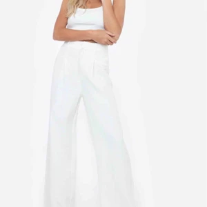  - Linnebyxor från Chiquelle. Säljer då de är för stora för mig. Aldrig använda så alla lappt finns kvar.