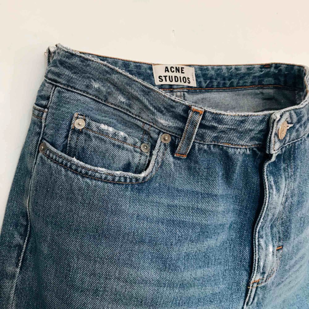 Acne Pop LT Vintage i strl 34 (men passar även 36)! Använda men mycket fint skick🌸. Jeans & Byxor.