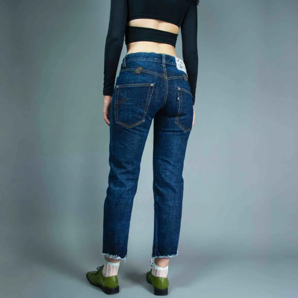 Cheap Monday No. 666 straight jeans in selvage dark blue size S SIZE Label: W29 L32, fits best S Model: 173/S Measurements (flat): rise: 26 cm/ 10.2