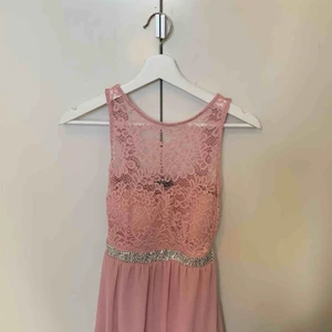  - Använd en gång, bra skick, som ny. Långklänning.