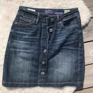  - Fin kjol med mycket bra skick ifrån Crocker! Nypris 400:- mitt pris 75:-   💋