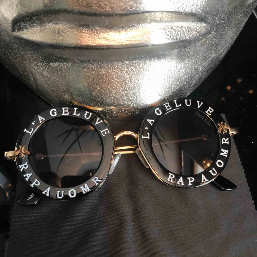 Ett par ur tuffa solglasögon, Gucci inspirerad modell! Frakt ingår i priset . Accessoarer.