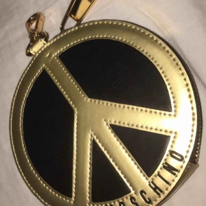  - Äkta moschino necessär  Helt ny! 