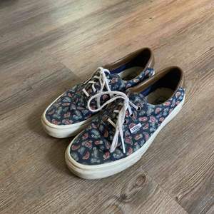 unika & coola authentic vans! använda men hela & lite smutsiga bara 🤪