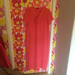  - Strandklänning, till marken på mig som är 155cm. Nyskick!