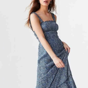  - Jätte vacker sommarklänning från urban Outfitters. Är oanvänd, och helt ny. Säljes pga för stor, nypris är ca 800 kr, men köptes på rea. (Skriv för mer bilder) 💕