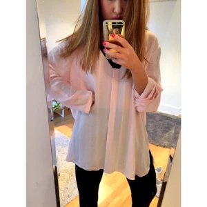  - Superoversized top att ha på sommaren. Aldrig använd