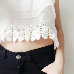  - Ett vitt linne köpt i Grekland, står M/L på lappen men den är garanterat mindre, passar mig som har XS men eftersom axelbanden är reglerbara så passar den absolut S också. Eventuellt en medium. 
Endast frakt på plagg under 100:- ♡