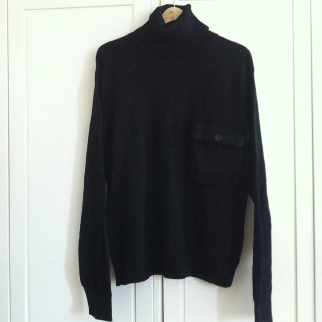 Svart stickad polo. Aldrig använd. 