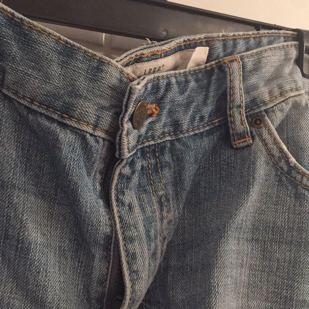 Säljer ett par Jeansshorts ifrån H&M då jag knappt aldrig använt dom. Mycket fint skick! Storlek 29 eller 36/38 typ. Shorts.