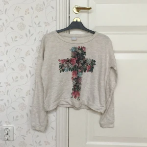  - Fin tjocktröja från ginatricot. Använd bara ett fåtal gånger