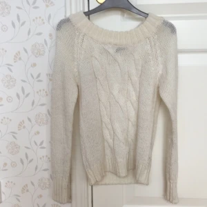  -  Stickad tröja från Lindex