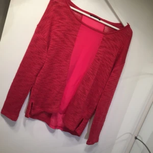  - Fin rosa tröja, använd fåtal gånger. Storlekslappen är borta men antar det är storlek M. Swishbetalning, frakt tillkommer. 