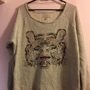  - Collagetröja från zara. Är stl s så har haft den som oversize. 