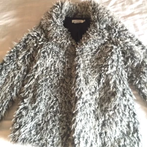  - Från h&m använd fåtal gånger. Köparen står för frakt 