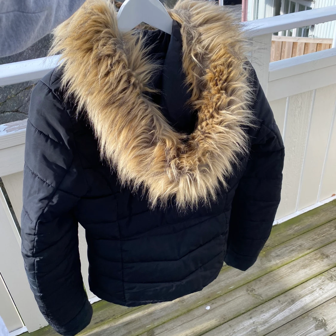 Svart varm vinterjacka  - 90