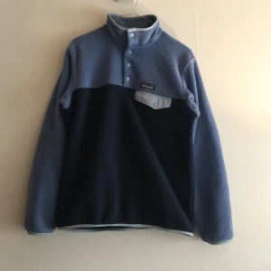 Patagonia Synch Snap-fleece stl S - Säljer min patagonia fleece, bara använd någon gång. Säljer för 750 kr (ord. 1499kr) . Köpare står för frakten, kan också mötas i Stockholm. Produkten är tillgänglig att köpa fram till den 16/10 