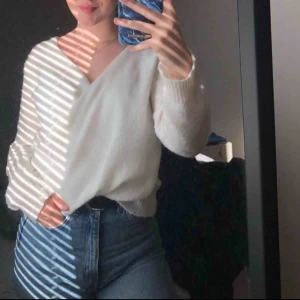  - Jätte fin stickad tröja i så skönt o inte stickigt material perfekt nu till hösten/vintern/våren o går nog aldrig ur tiden  Säljer endast vid bra bud då denna är så fin