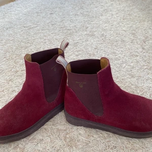 GANT boots  - Skorna är i jätte bra skick då jag köpte dom försmå. Dom är perfekta till hösten och är jätte bekväma. Perfekta till hösten. 