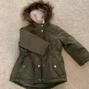 Höst/Vinter Jacka från primark - Barnjacka Höst/vinterjacka från primark 