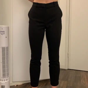 Svarta kostymbyxor - Svarta kostymbyxor, aldrig använda pga fel storlek