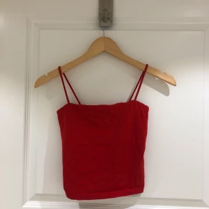 Gina topp i strl S - Säljer en topp från Gina i strl s. 