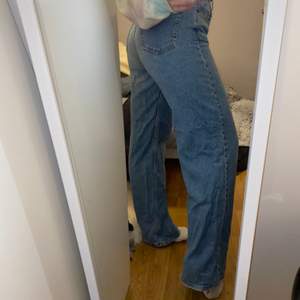 ✨ Snygga utsvängda jeans från junkyard. 200 kr plus frakt ✨