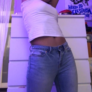 Flare jeans - Ett par flare lowraise jeans från indiska som är för små för mig! Skulle passa någon som passar i storleken xxs/xs💋 