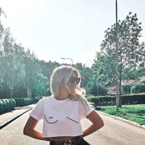 Croppad Tshirt - Oanvänd, har flera St. Har S/M och M/L