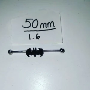 Grym Batman INDUSTRIAL piercing för alla fans! - Storleken står på bilden. Bara testad. Samfraktar gärna!
