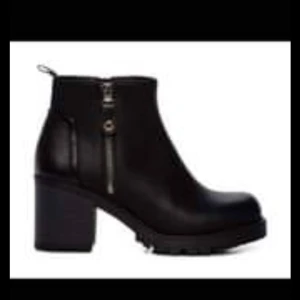 Helt nya vinterskor  - Helt nya vinterskor. Dottern gillade inte höjden på klackarna. Strl 39