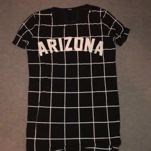 Doneras - Oanvänd. Köpt från bikbok. Storlek xs :))