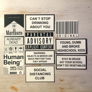 Större klistermärken  - Dessa super trendiga klistermärken säljs 3 för 60kr eller alla för 140kr 😇 Passar perfekt till din dator eller mobil. Frakten ligger på 10kr och är den samma oavsett hur många du är intresserad av 🥰