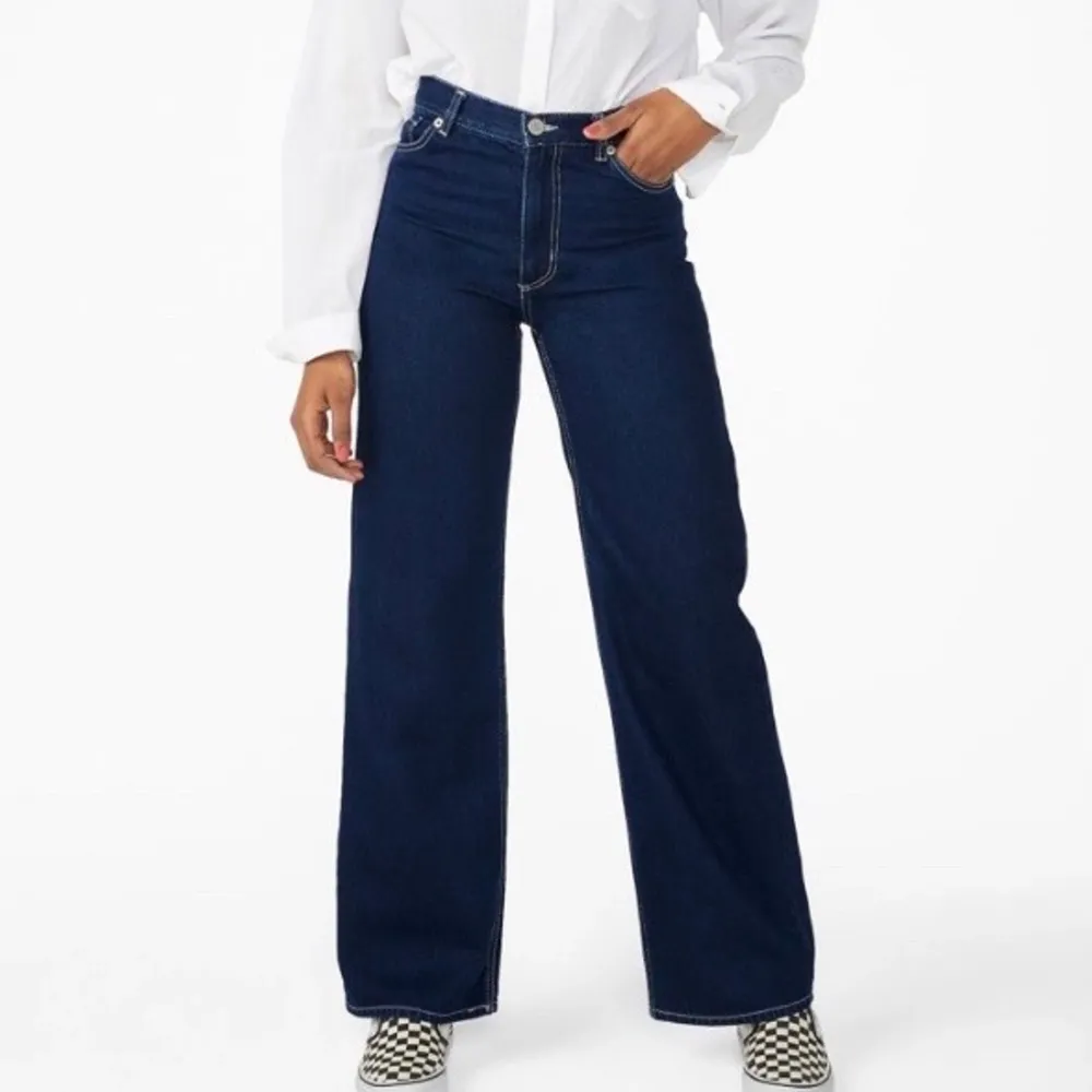 Säljer dessa jeans från monki för 240 + frakt. Dessa jeans är helt slutsåld. Vid fler intresserade, buda i kommentarsfältet    . Jeans & Byxor.