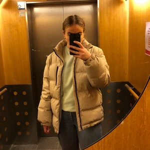 Jacka - Dunjacka. Storlek S Herr modell och stor i storleken. Slutsåld