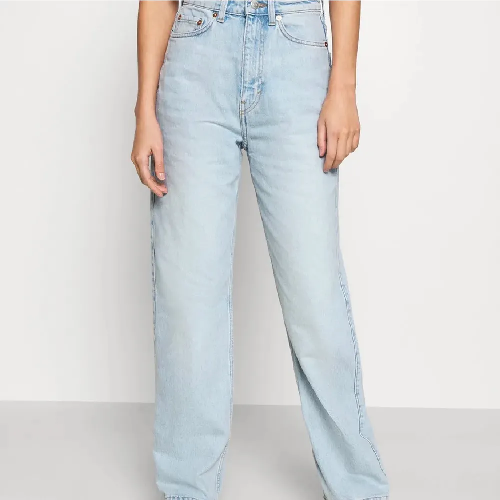 Säljer ett par snygga jeans i modellen rowe. Nästan aldrig använda!. Jeans & Byxor.