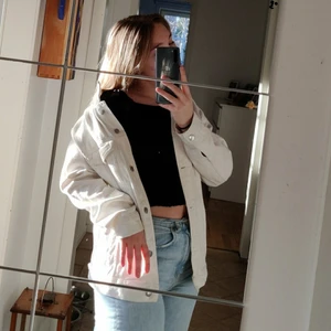 Jeansjacka S - Sjukt fin overzise jeansjacka som inte kommer till användning längre, där av att jag säljer den