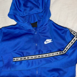 Tröja.  - Tröja i Nysick!, stolek Xs. 270:-