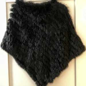 Pälsväst - Äkta pälsväst i svart. 
