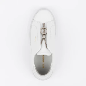 Arigato Clean 90 Zip Sneaker - Säljer mina Arigato skor med allt tillbehör med, som är köpta på Nk i Göteborg!!🧸🧸Säljer då de inte kommit till användning dvs knappt använda och är som nyskick!!🤩🤩Då de är såpass nya säljer jag för 1000 inklusive frakt, då frakten är så sjukt dyr!🧸🧸!!!STORLEK 39!!!