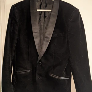 Grymt snygg kavaj 👍 - Sjukt snygg kavaj men tyvärr för liten så de. Hamna här istället. 