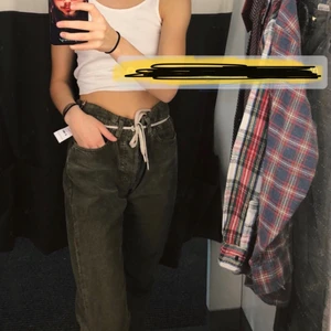 Byxor  - Jätte fina Manchester byxor i mörk grönt från märket crocker. Säljer pga växt ur dom:-( W:28 L:32