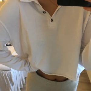 Croptop från Gina  - Oanvänd vit croptop från Gina 🤍 storlek M, lite oversized!