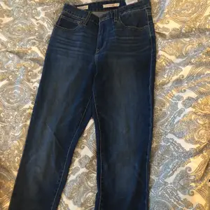 Jätte snygga skinny Levis jeans. Säljer för att det inte är min stil längre:) 