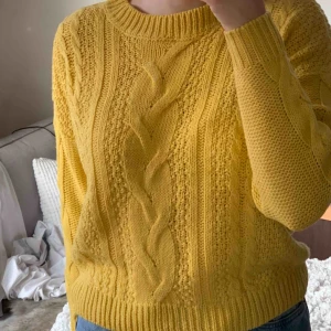  - Snygg stickad tröja perfekt för höst och vår😛